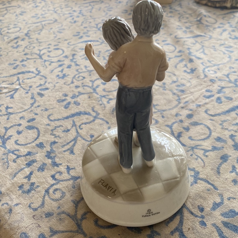 Vintage 1984 Flavia “The Dance Lesson” music box figurine.  Collector’s item. - Picture 4 of 12